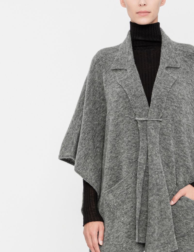 Sarah Pacini Poncho - col tailleur