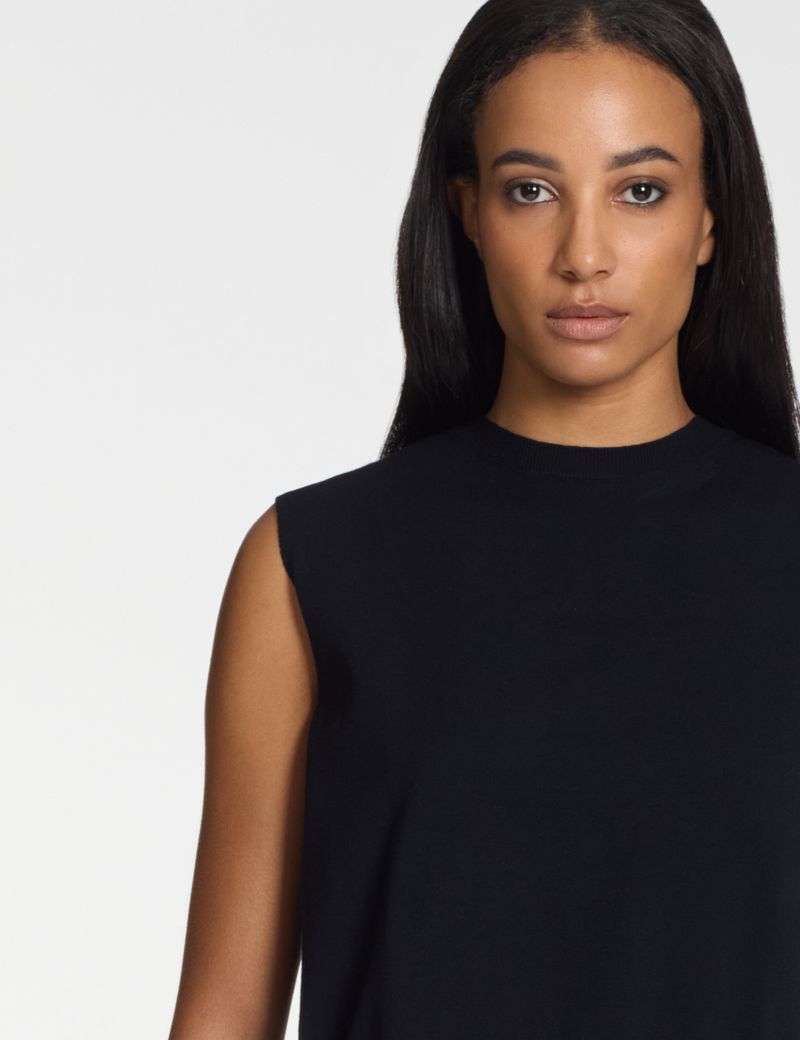 Sarah Pacini Sleeveless sweater – black trim