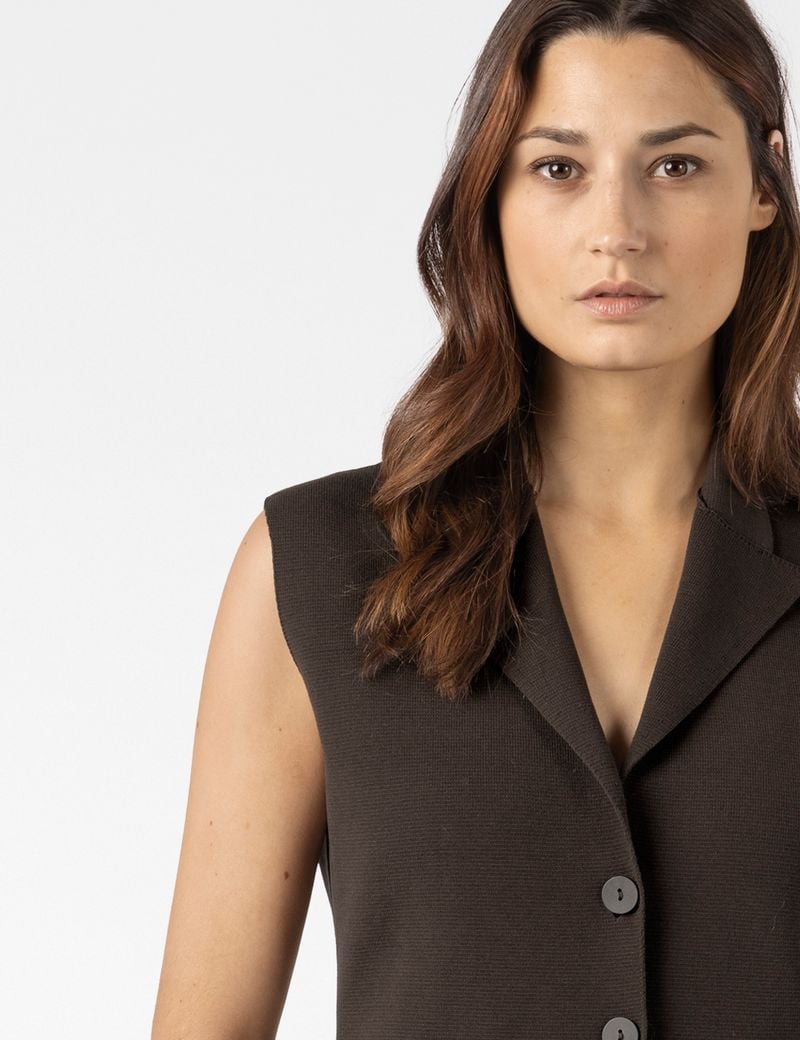 Sarah Pacini MOUWLOOS VEST – GESTRUCTUREERDE STRETCH VISCOSE