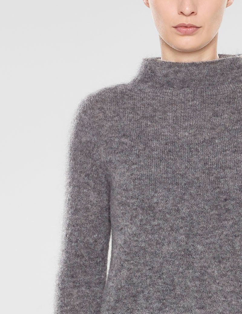 Grey fitted sweater with mock neck by Sarah Pacini