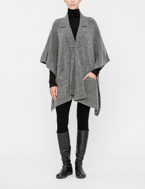 Sarah Pacini Poncho - col tailleur