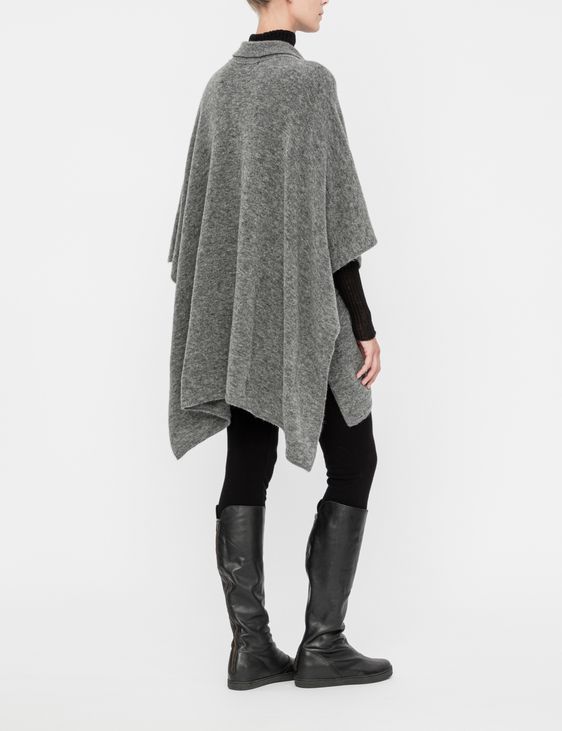 Sarah Pacini Poncho - col tailleur