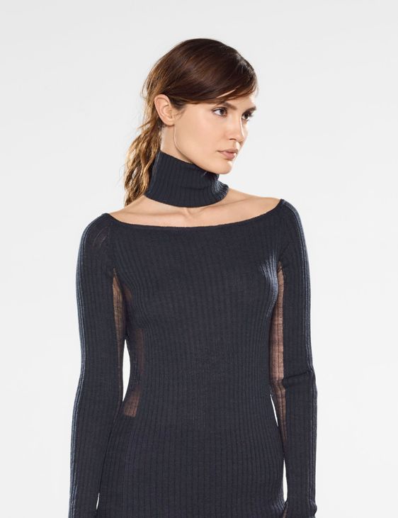 Grey viscose neck collar by Sarah Pacini