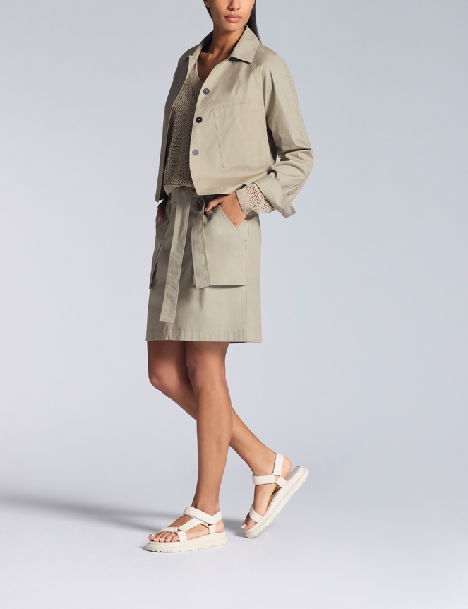 Taupe knielange rok – stadsavontuur Sarah Pacini