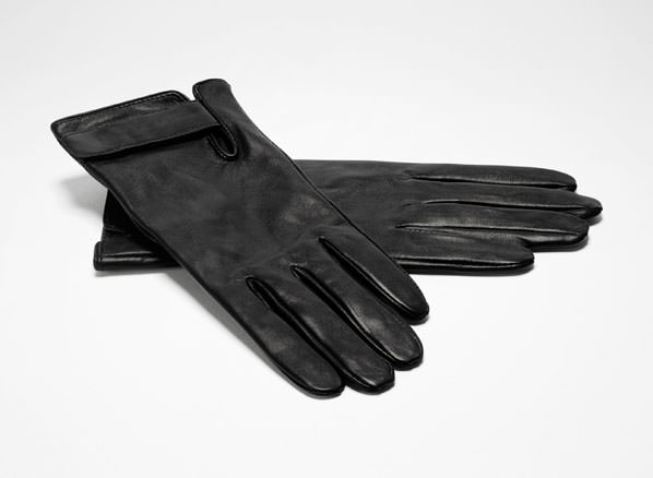 Buy your women's gloves online at Sarah Pacini