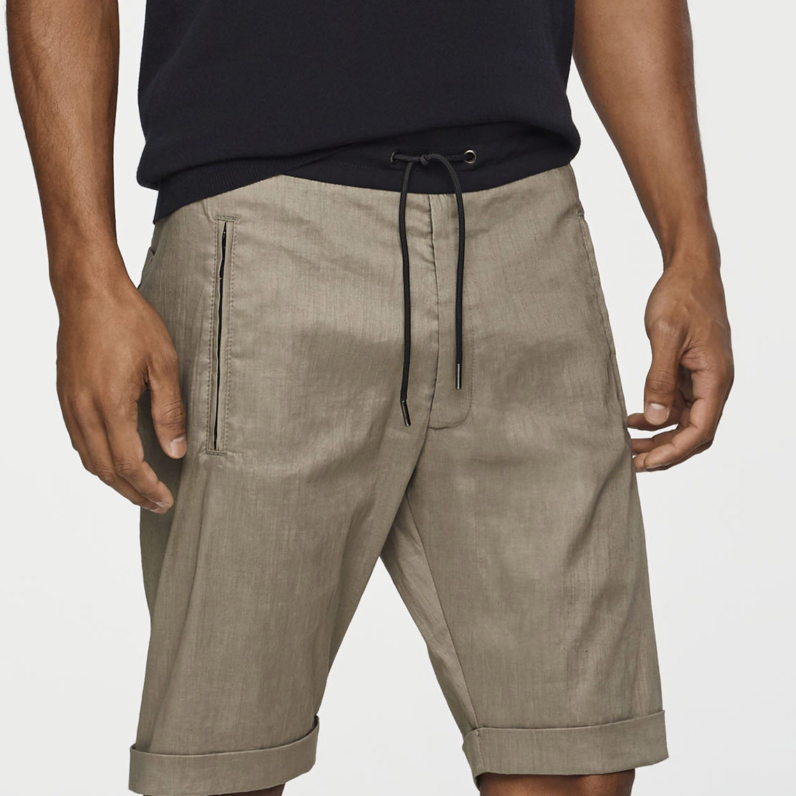 Sarah Pacini BERMUDASHORTS Vorne