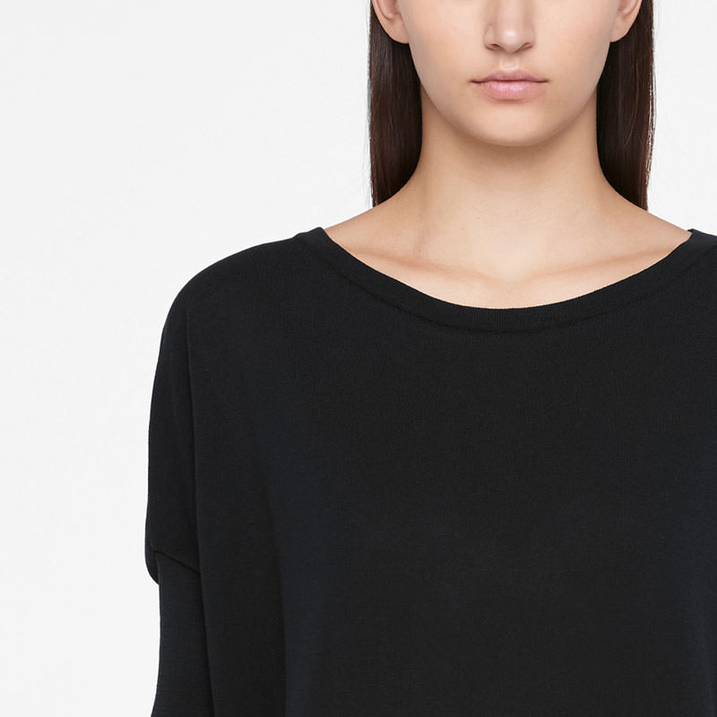 Sarah Pacini PULL STYLE URBAIN De face