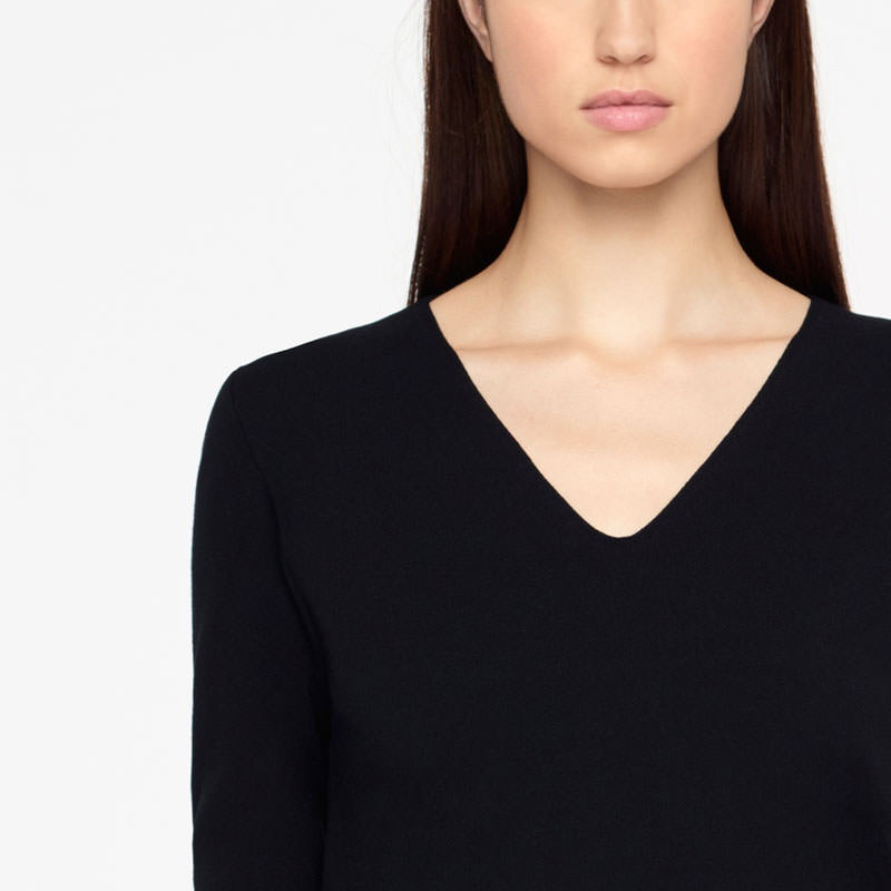 Sarah Pacini PULL COURT - LOGOS De face