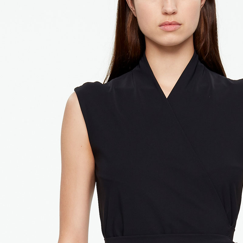 Sarah Pacini ROBE CACHE-COEUR- TECHNO MATIÈRE De face