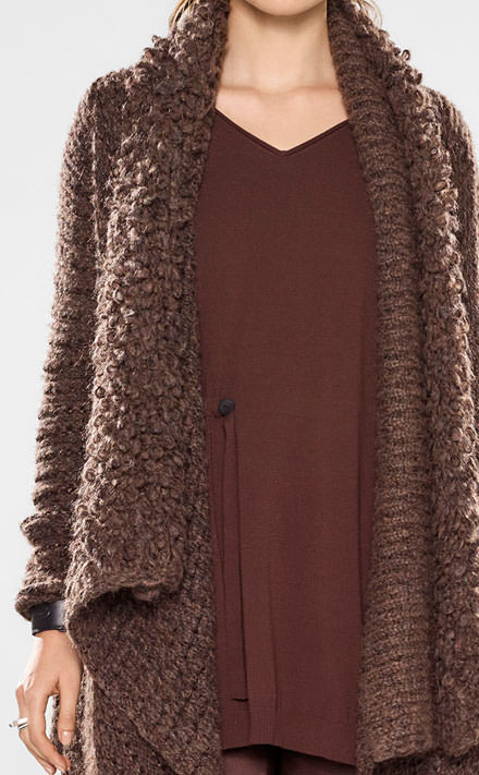 Sarah Pacini Pull long à col en v, ceinture souple Look
