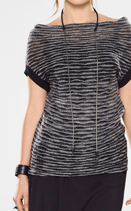 Sarah Pacini Pull sans manches, col bénitier Look