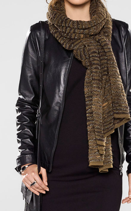 Sarah Pacini Veste en cuir ajustée Look