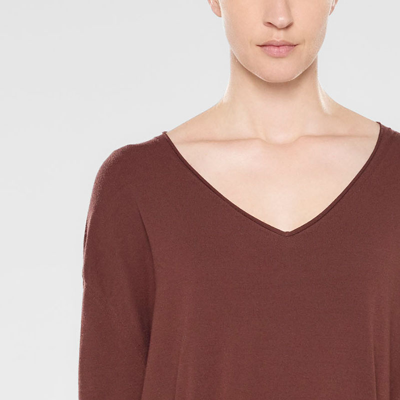 Sarah Pacini Pull long à col en v, ceinture souple De face