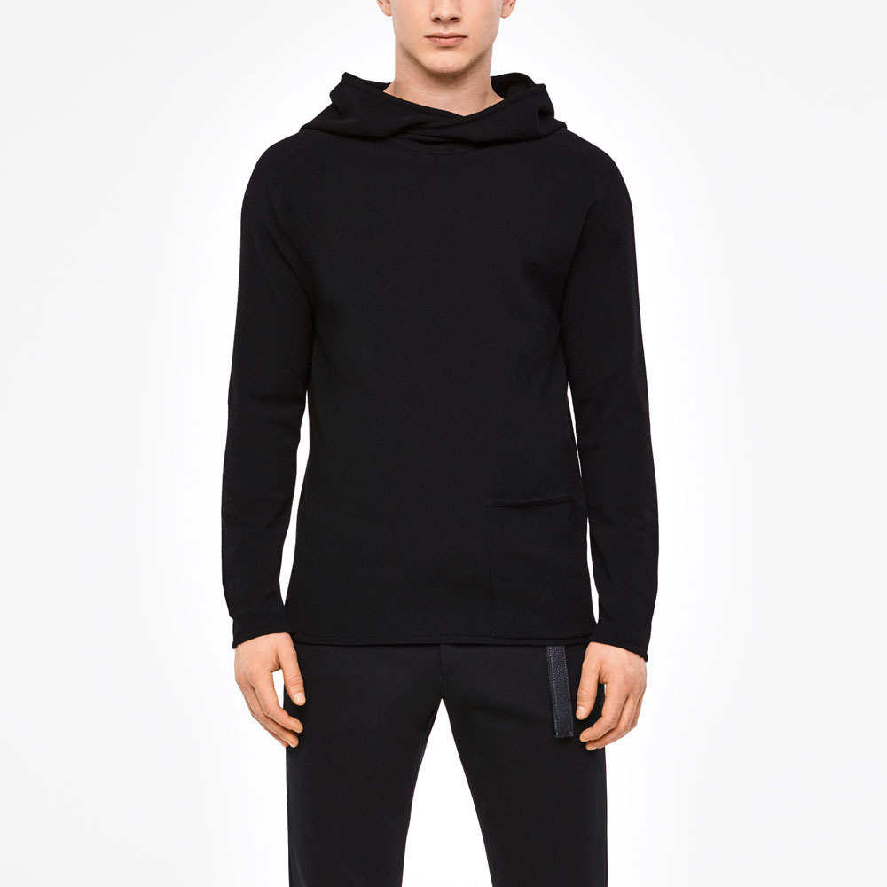 Sarah Pacini PULL URBAIN - CAPUCHE De face