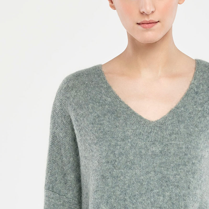 Sarah Pacini PULL LONG EN MOHAIR– COL EN V De face