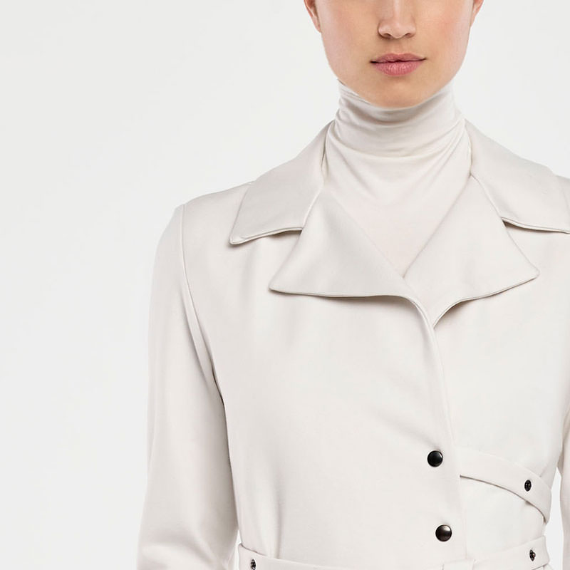 Sarah Pacini JERSEYJACKE – GÜRTEL MIT DRUCKKNÖPFEN Vorne