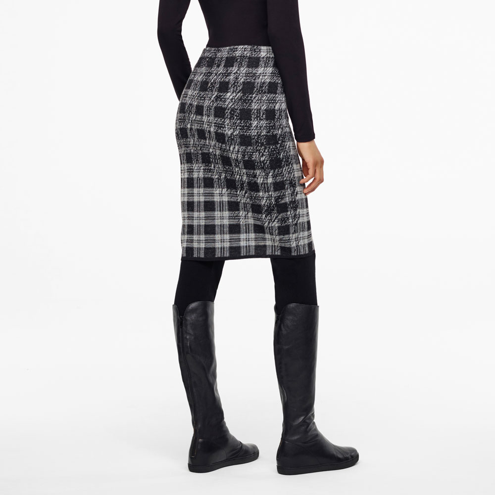 Black Pencil Skirt With Knee High Boots - black skirt with knee high roblox