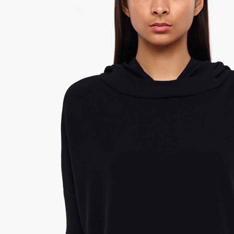 Sarah Pacini PULL LONG - CAPUCHE De face