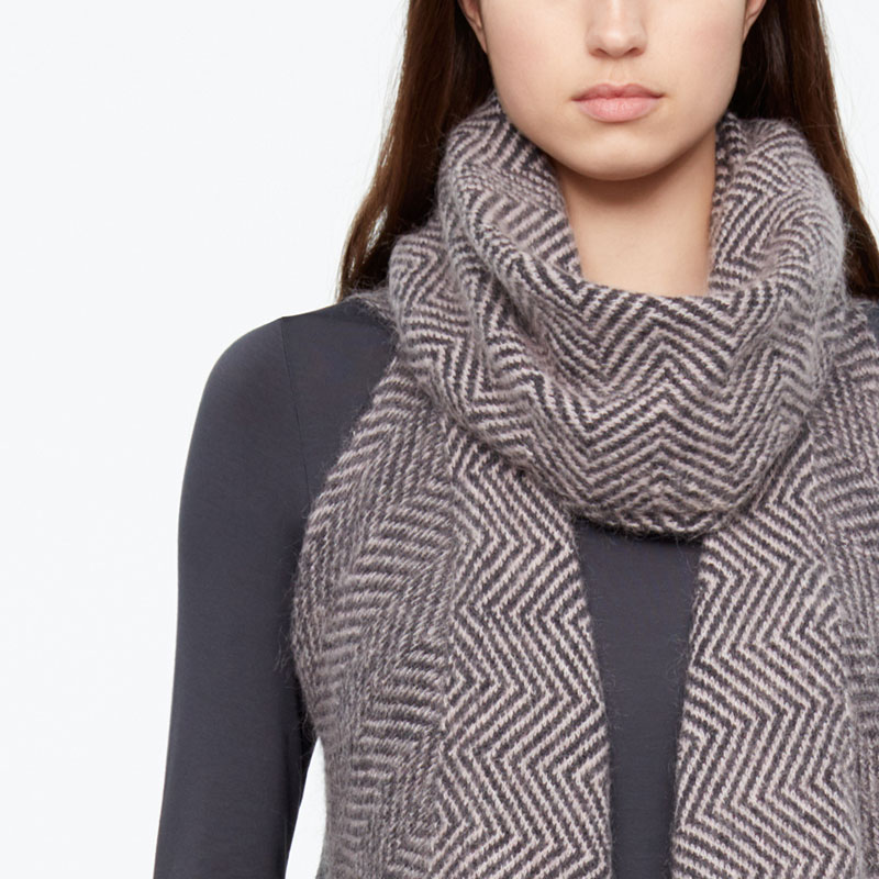 Sarah Pacini CARDIGAN SANS MANCHES - CHEVRONS De face
