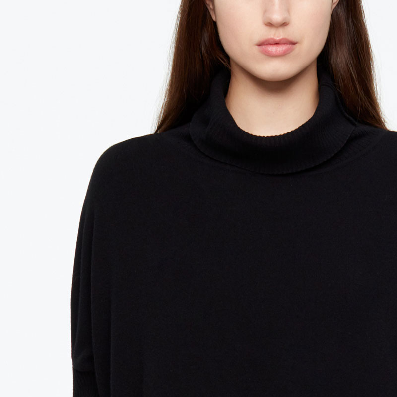Sarah Pacini PULL URBAIN De face