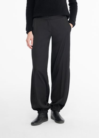 Buy your women's pants online at Sarah Pacini